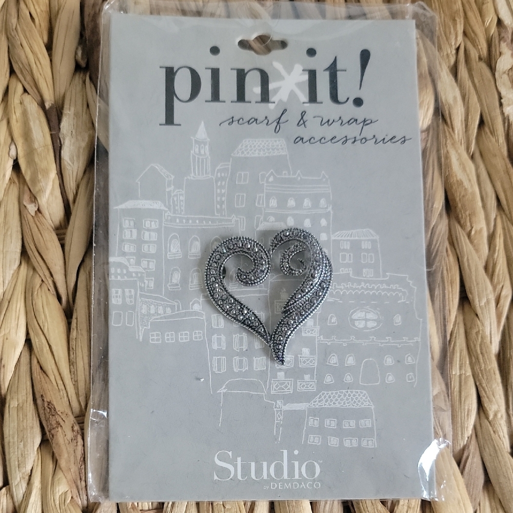 Demdaco Studio Pin It! Scarf & Wrap Accessory - Silver